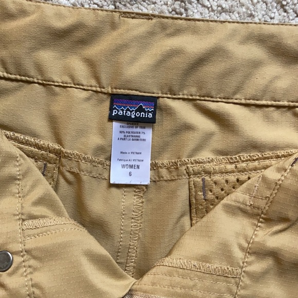 Almost new women’s Patagonia hiking crop pants - Picture 5 of 6
